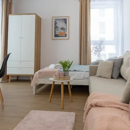 Apartment Juliett, C85 *